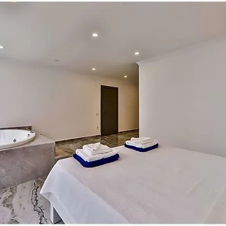 In Sleeps 10 With Pool And Air Con Villa Kalkan