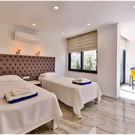 In Sleeps 10 With Pool And Air Con Kalkan