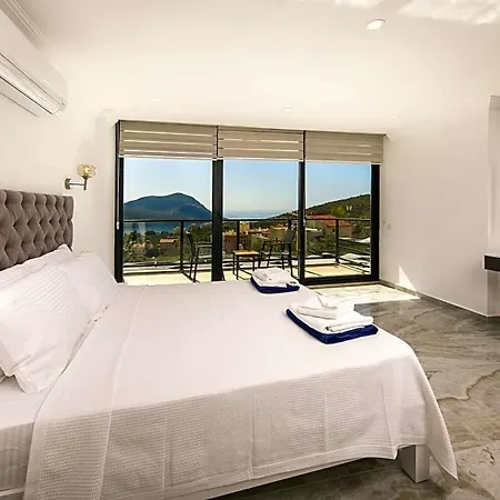 In Sleeps 10 With Pool And Air Con Villa *