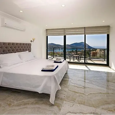 In Sleeps 10 With Pool And Air Con Kalkan