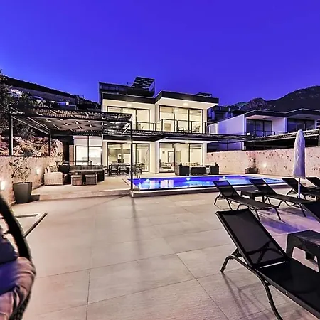 In Sleeps 10 With Pool And Air Con *