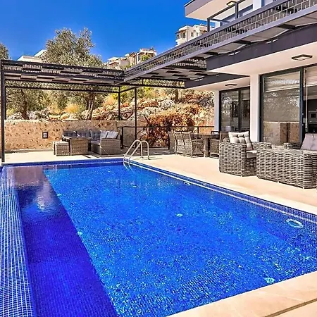 In Sleeps 10 With Pool And Air Con Villa *