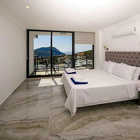 In Sleeps 10 With Pool And Air Con Kalkan